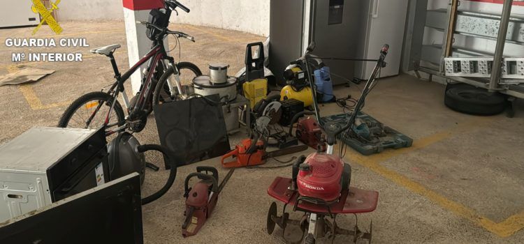 La Guardia Civil desarticula un grupo criminal y esclarece 17 hechos delictivos cometidos en casas de campo y en un ayuntamiento