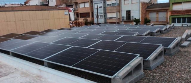 Traiguera instal·la plaques solars en la teulada de tres edificis municipals