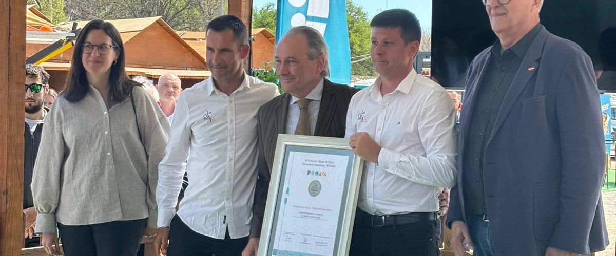 Imatges del lliurament a Lo Canetà del premi al millor oli madur del IV Concurs Oficial d’ AOVEs