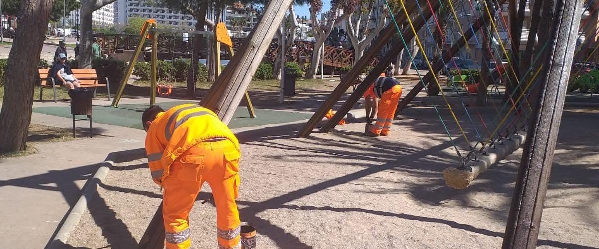 Peníscola duu a terme múltiples millores i tasques de manteniment als parcs infantils