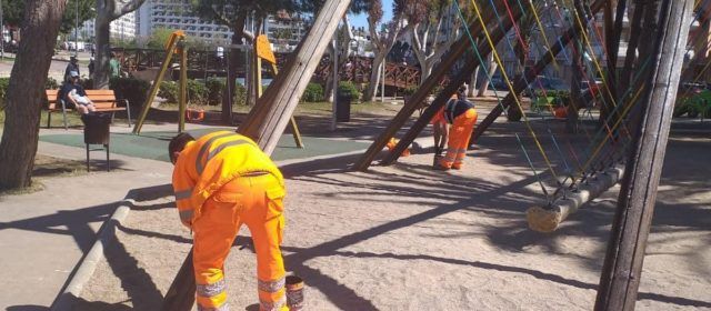 Peníscola duu a terme múltiples millores i tasques de manteniment als parcs infantils