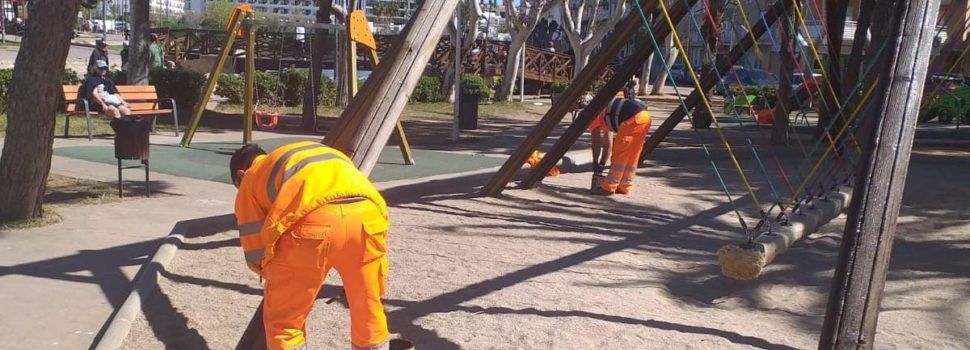 Peníscola duu a terme múltiples millores i tasques de manteniment als parcs infantils