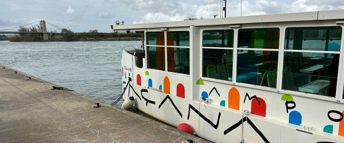 La Perla, nom escollit per a l’embarcació elèctrica de la façana fluvial d’Amposta