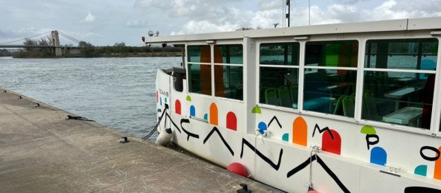 La Perla, nom escollit per a l’embarcació elèctrica de la façana fluvial d’Amposta