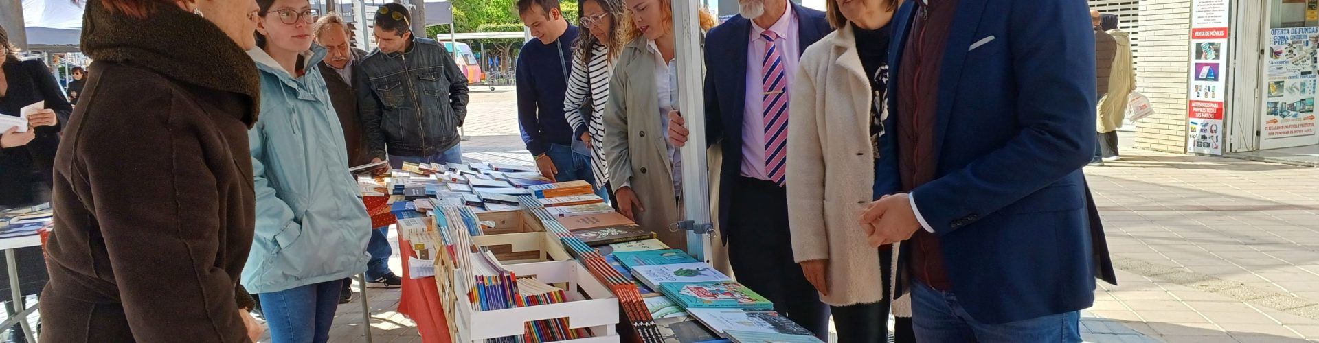 Una àmplia programació ompli el centre de Benicarló pel Dia del Llibre