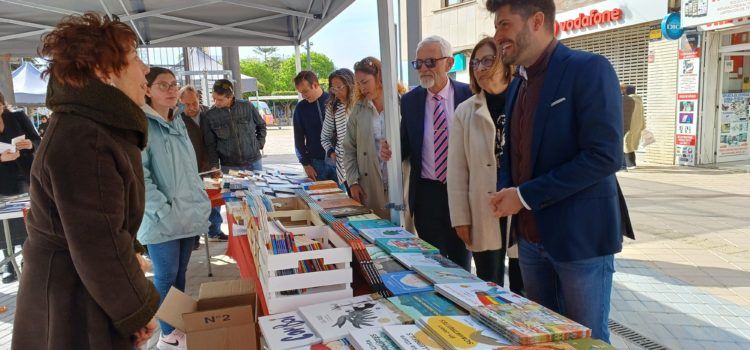 Una àmplia programació ompli el centre de Benicarló pel Dia del Llibre
