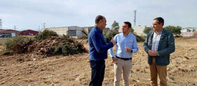 Benicarló desbrossa parcel·les municipals per evitar el perill d’incendi