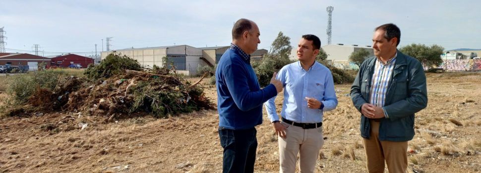 Benicarló desbrossa parcel·les municipals per evitar el perill d’incendi