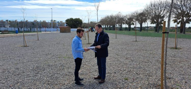 La zona recreativa del carrer Llevant d’Alcossebre es completarà amb barbacoa, berenadors, nous banys i millor il·luminació