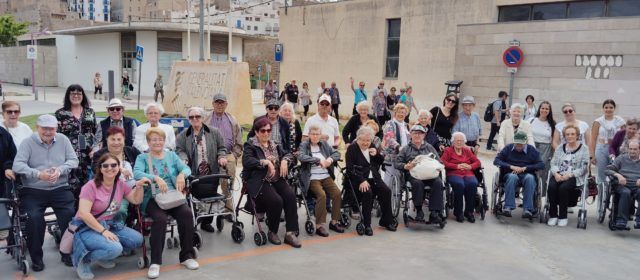 Residents i usuaris de l’Onada de Vinaròs, de volta per Peníscola