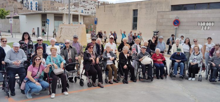 Residents i usuaris de l’Onada de Vinaròs, de volta per Peníscola