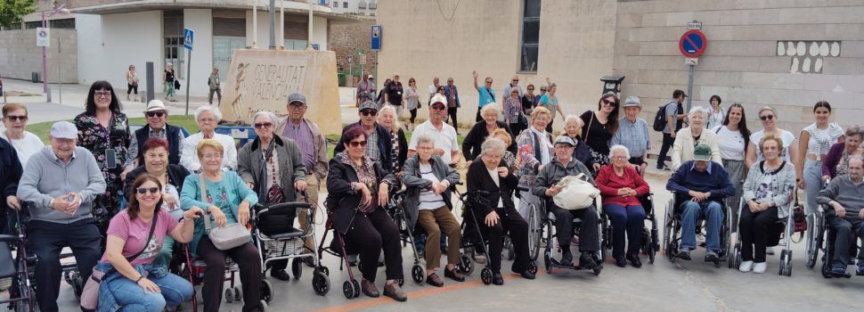Residents i usuaris de l’Onada de Vinaròs, de volta per Peníscola