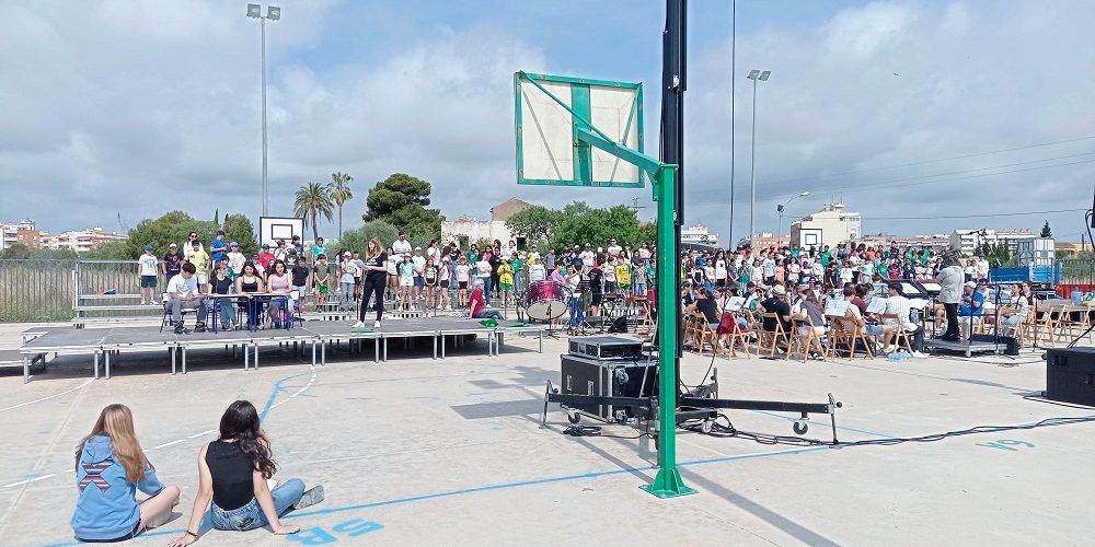 El grup de teatre del J.Coromines, a l’Escola Canta 2024
