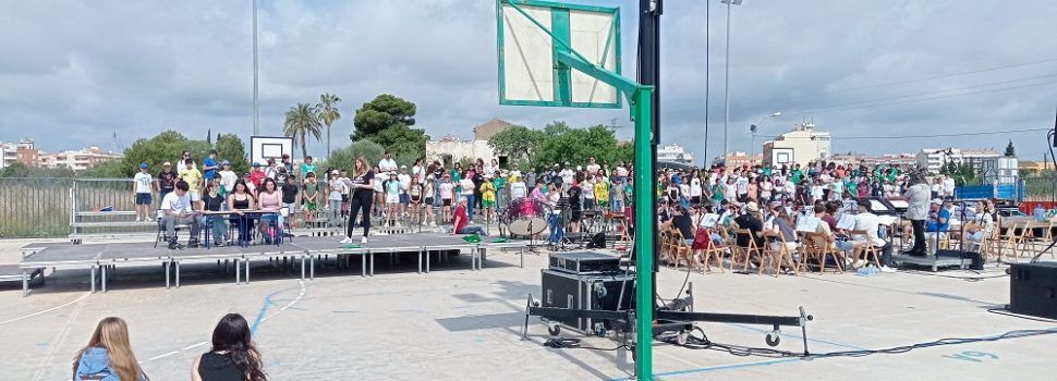 El grup de teatre del J.Coromines, a l’Escola Canta 2024