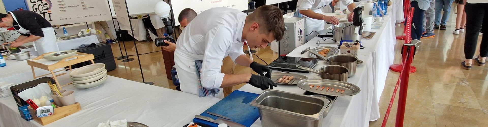 Preparant els plats del XXI Concurs de Cuina Aplicada al Llagostí
