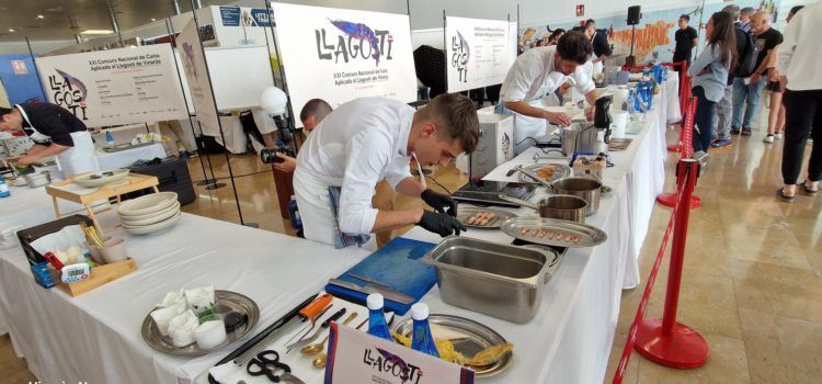 Preparant els plats del XXI Concurs de Cuina Aplicada al Llagostí