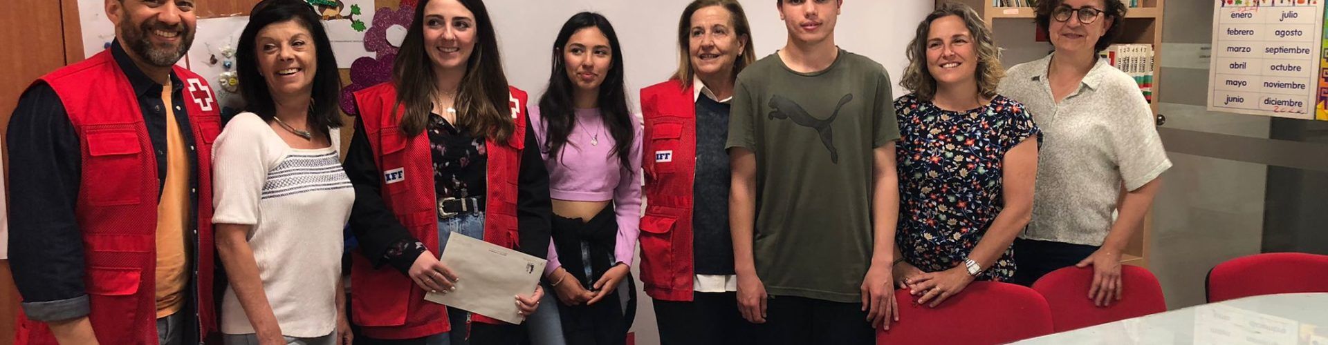 L’IES Joan Coromines fa un donatiu a la Creu Roja de Benicarló