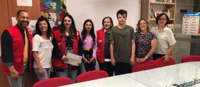 L’IES Joan Coromines fa un donatiu a la Creu Roja de Benicarló
