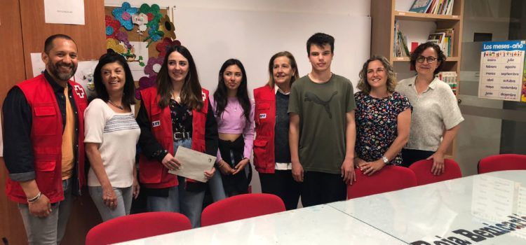 L’IES Joan Coromines fa un donatiu a la Creu Roja de Benicarló