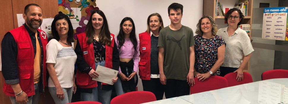 L’IES Joan Coromines fa un donatiu a la Creu Roja de Benicarló
