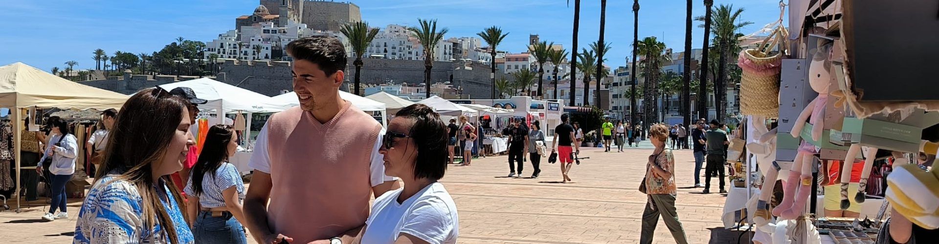 Los comercios de Peñíscola participan en la feria de Botigues al Carrer