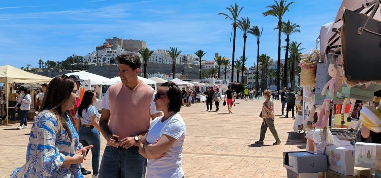Los comercios de Peñíscola participan en la feria de Botigues al Carrer