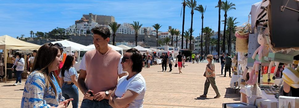 Los comercios de Peñíscola participan en la feria de Botigues al Carrer