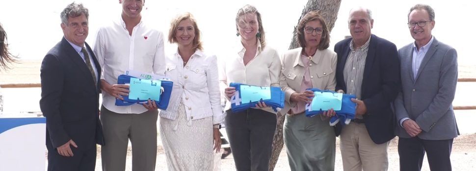 Vinaròs rep la Banderes Blaves per les platges del Fortí i Fora Forat
