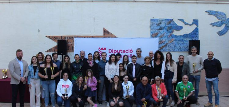 La Diputació de Castelló ret homenatge als vencedors del VI Trofeu Aigües Obertes, com el Club Natació Benicarló