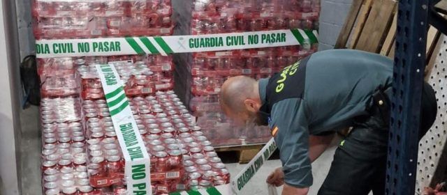 La Guardia Civil de Tortosa interviene cautelarmente casi 5.500 latas de refresco etiquetadas solo en alemán