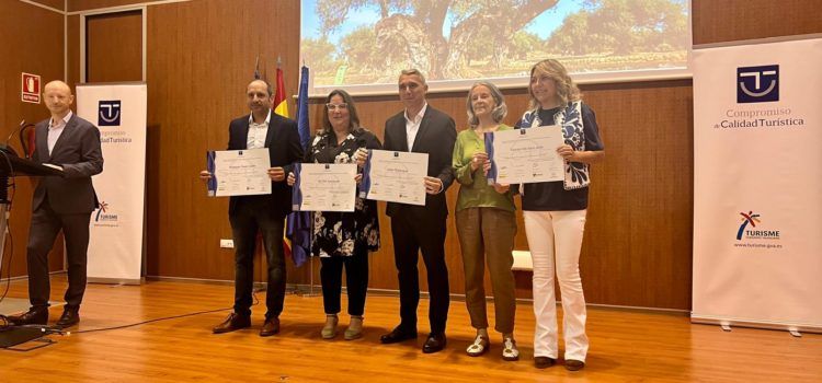 Lliurament dels diplomes a les noves empreses i serveis de Maestrat, ànima interior
