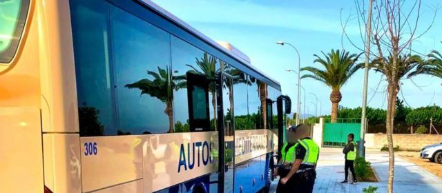 La policia local de Vinaròs participa en la Campanya d’Inspecció del Transport Escolar sobre mesures de seguretat