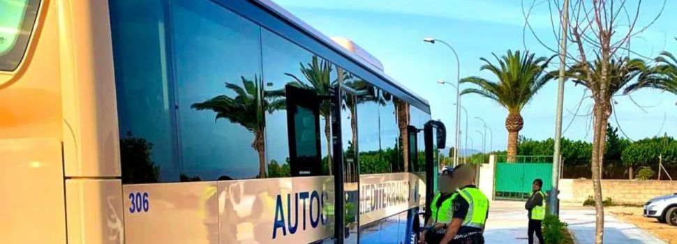 La policia local de Vinaròs participa en la Campanya d’Inspecció del Transport Escolar sobre mesures de seguretat