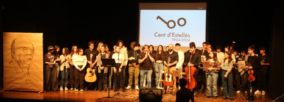 L’IES Ramón Cid oferí un recital de música i poesia per celebrar el centenari d’ Estellés