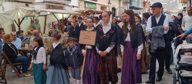 24 fotos i algun vídeo de Lo Passeig de la XVI Festa del Mercat a Amposta
