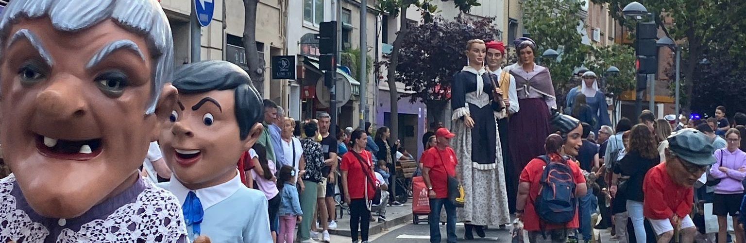 Els Nanos i Gegantons de Vinaròs, en la Trobada de Gegants de Cornellà
