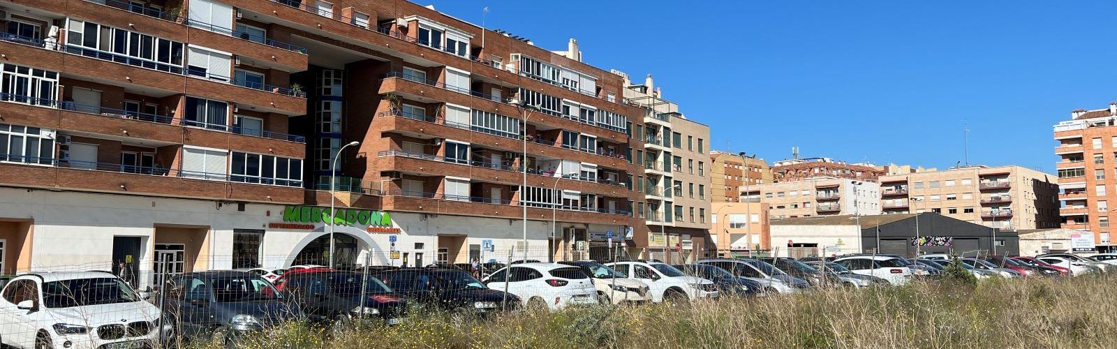 L’Ajuntament netejarà els terrenys ubicats al passeig de Juan Ribera