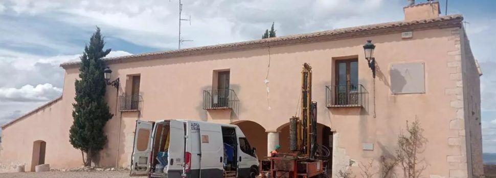 Obras de emergencia en el ermitorio de San Cristóbal, de Todolella, para evitar su derrumbe 