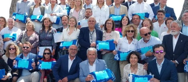 Recollida de les banderes blaves per al Morrongo i la Caracola