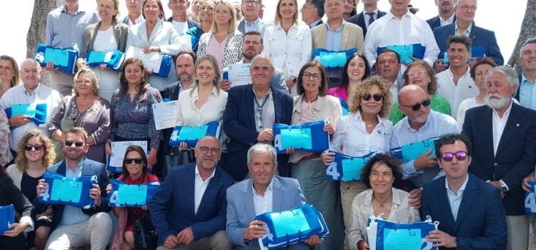 Recollida de les banderes blaves per al Morrongo i la Caracola