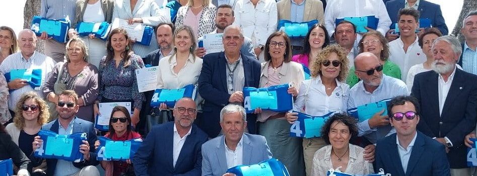 Recollida de les banderes blaves per al Morrongo i la Caracola