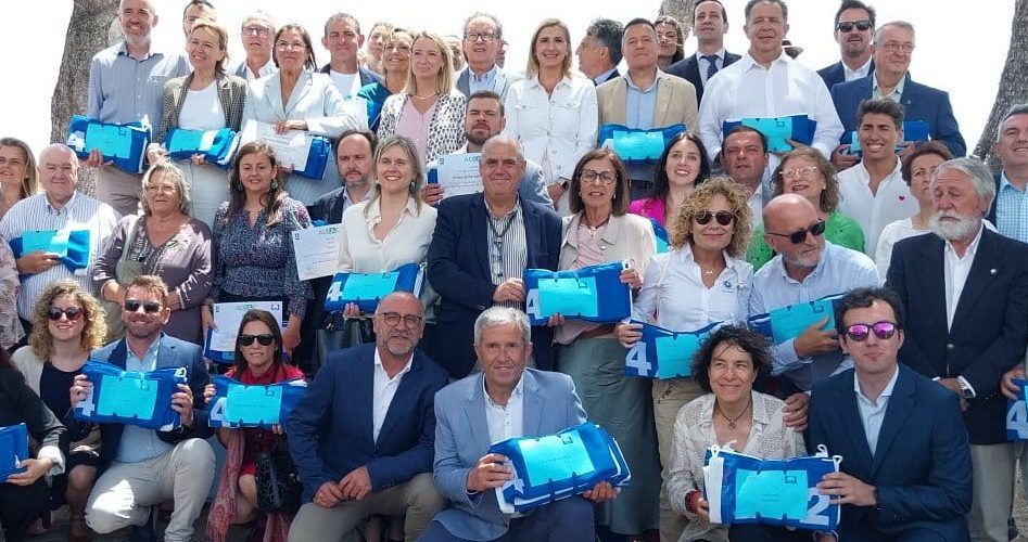 Recollida de les banderes blaves per al Morrongo i la Caracola