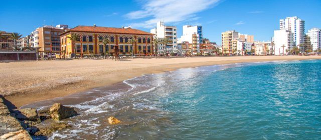 Vinaròs renova les Banderes Blaves de les platges del Fortí i Fora del Forat