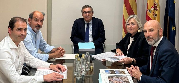 El govern municipal trasllada al conseller d’Educació les necessitats de Vinaròs