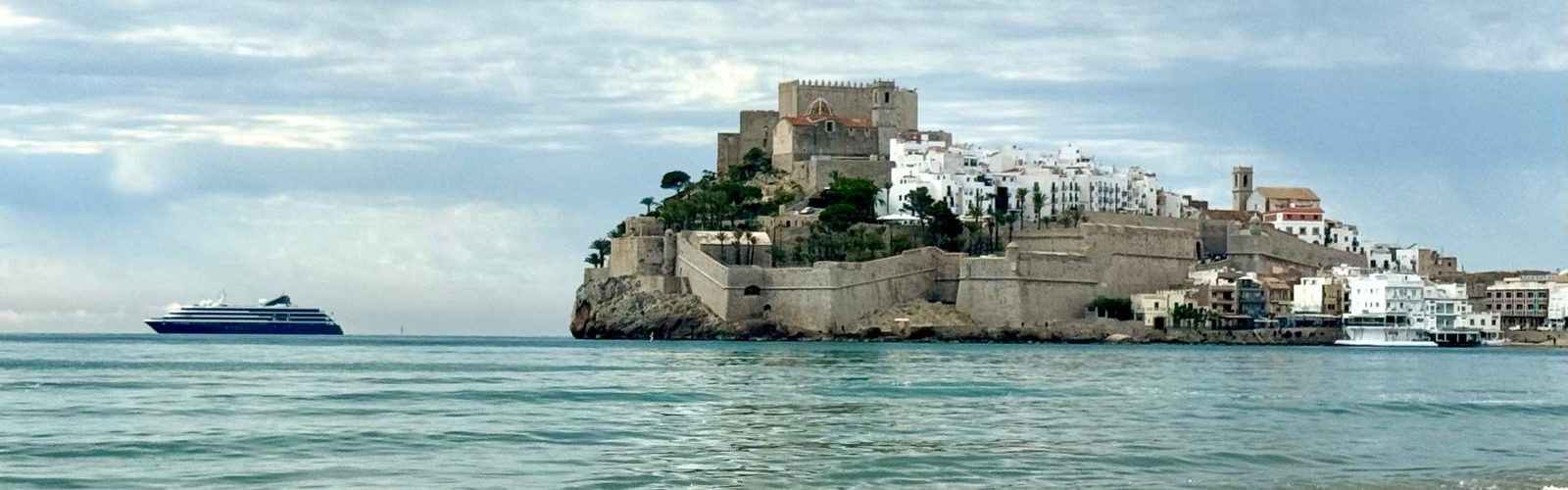 Llega a Peñíscola el buque World Traveller con 172 cruceristas
