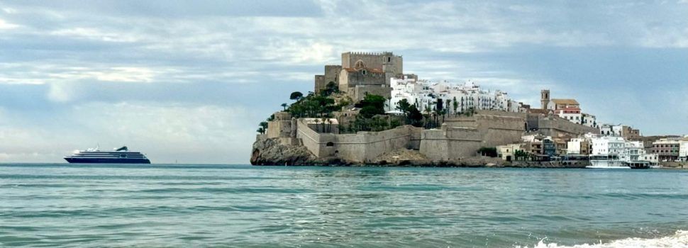 Llega a Peñíscola el buque World Traveller con 172 cruceristas 