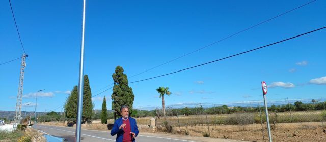 Benicarló instal·la faroles solars al camí de Sant Gregori per a millorar la visibilitat