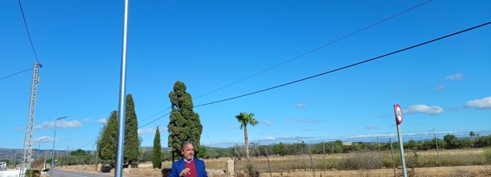 Benicarló instal·la faroles solars al camí de Sant Gregori per a millorar la visibilitat