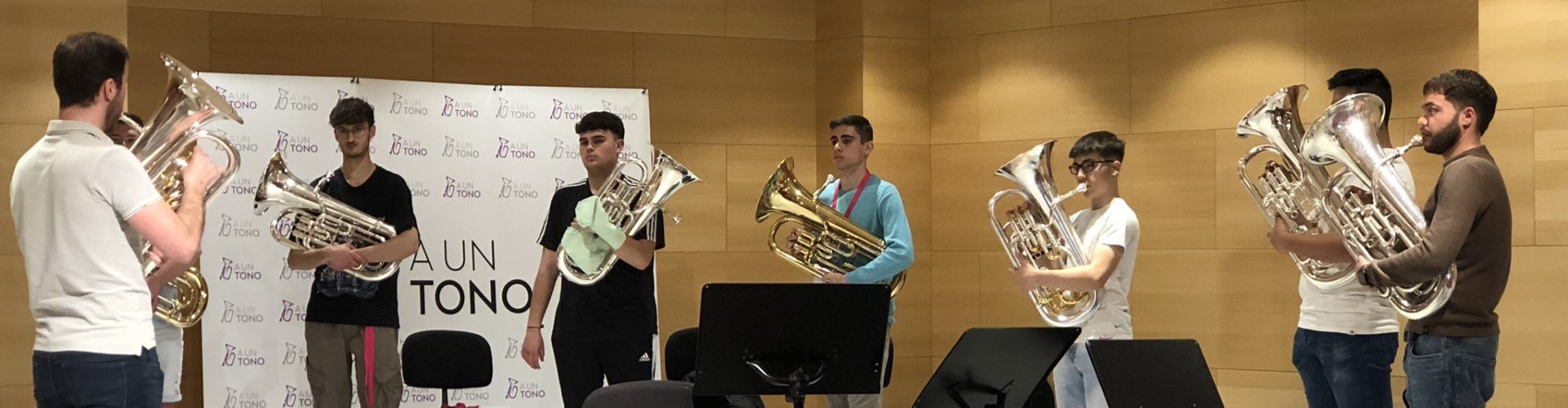 Gran èxit del I Festival de Tubes i Bombardins A UN TONO a Santa Magdalena