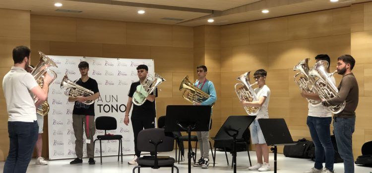 Gran èxit del I Festival de Tubes i Bombardins A UN TONO a Santa Magdalena